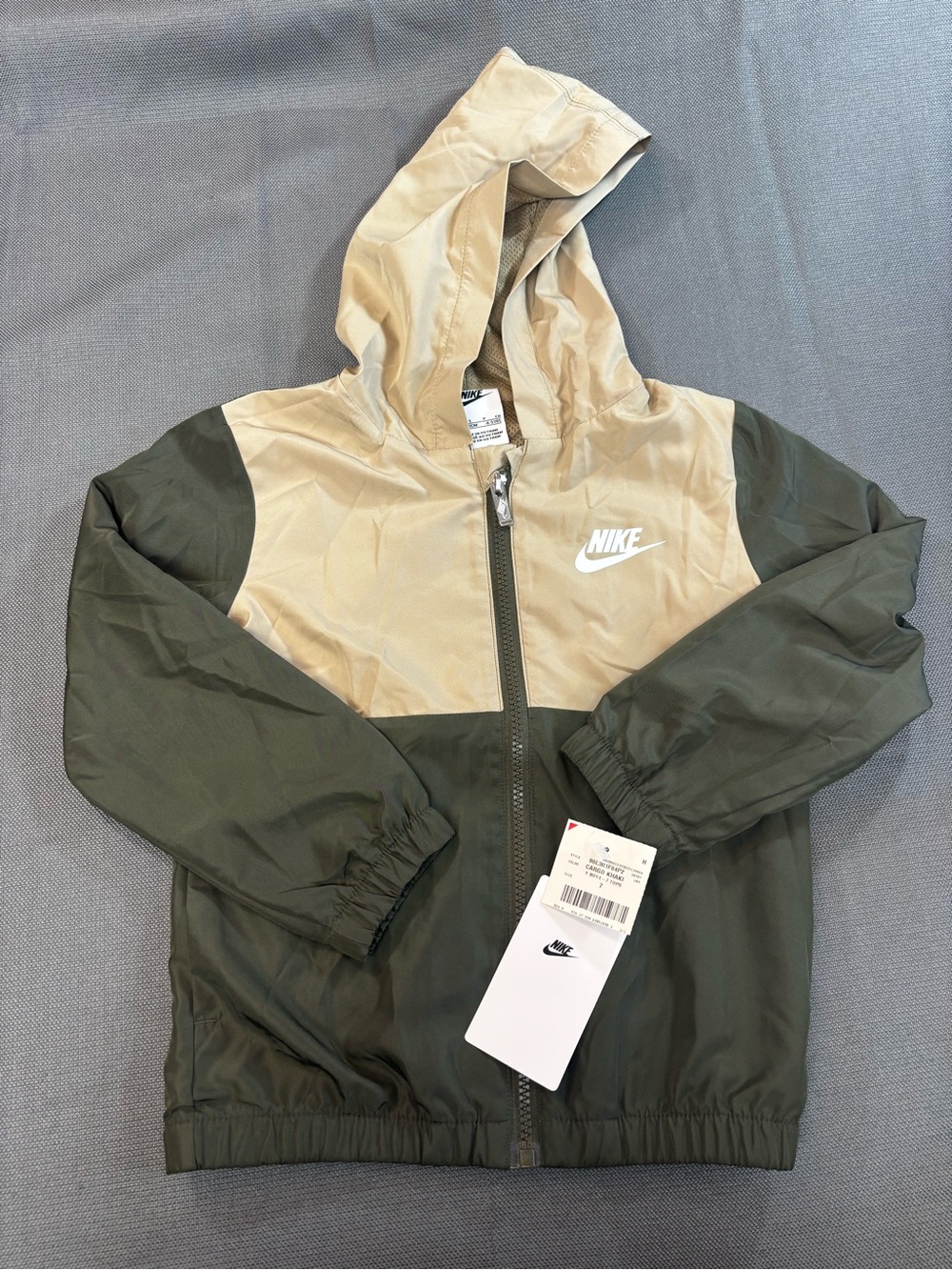 Nike Windrunner cargo khaki boys windbreaker size 5, fully lined, slant pockets